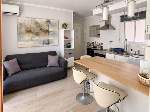 Cozy renovated apartment just two minutes from the sea