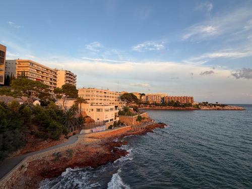 Cozy renovated apartment just two minutes from the sea
