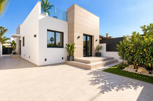 Stylish Villa with pool
