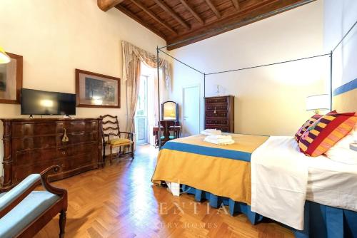 Piazza Navona Luxury Apartment in Historic Palazzo