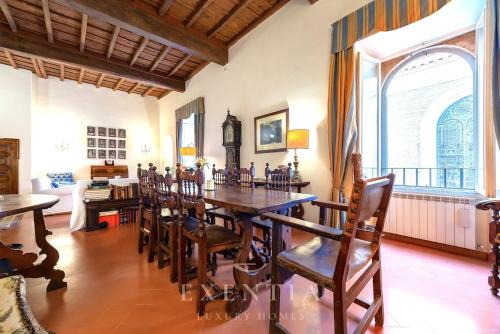 Piazza Navona Luxury Apartment in Historic Palazzo
