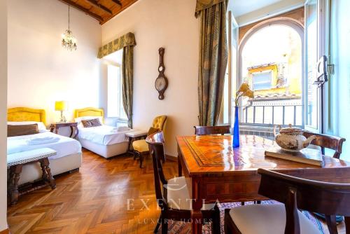Piazza Navona Luxury Apartment in Historic Palazzo