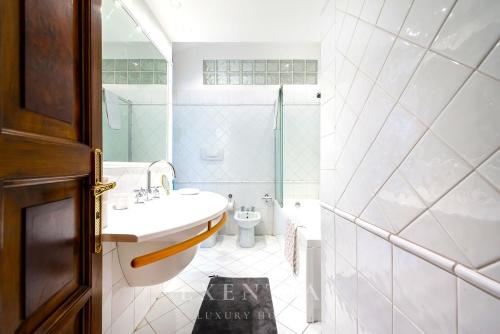 Piazza Navona Luxury Apartment in Historic Palazzo