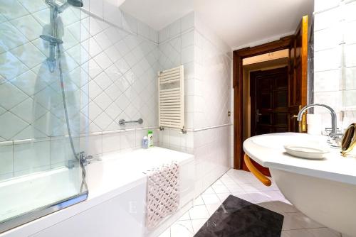 Piazza Navona Luxury Apartment in Historic Palazzo
