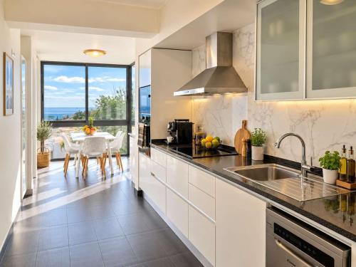 Atlantic Pearl Apartment Sea View Family Retreat in Canico
