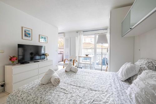 Charming Studio with balcony & pool -Heart of Nice