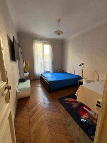 Chambre haussmannienne avec balcon Cœur de Paris 1er