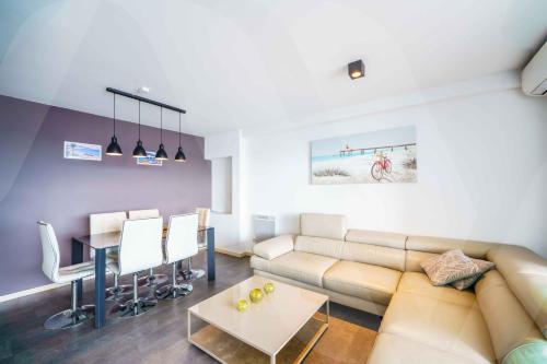 appartement spacieux vue mer avec piscine commune