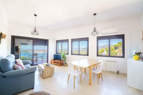 Maison vacances avec piscine commune et vue mer