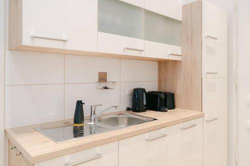 Snug 2BR close to center free parking