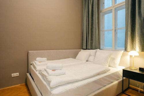 Snug 2BR close to center free parking