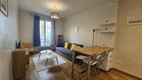 TRES BEL APPARTEMENT RENOVE QUARTIER TOUR EIFFEL - PONT De BIR-HAKEIM