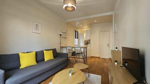 TRES BEL APPARTEMENT RENOVE QUARTIER TOUR EIFFEL - PONT De BIR-HAKEIM