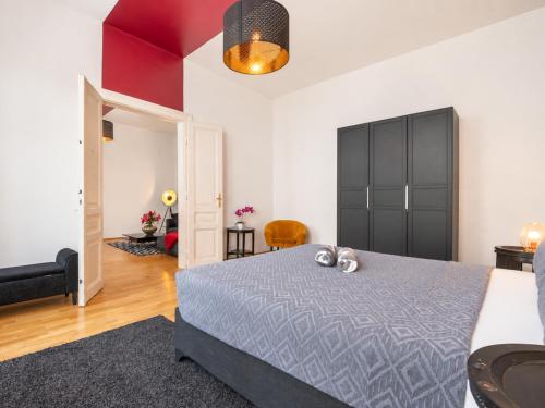 Bright 2BR Apartment for 6 near City Center & Metro U2
