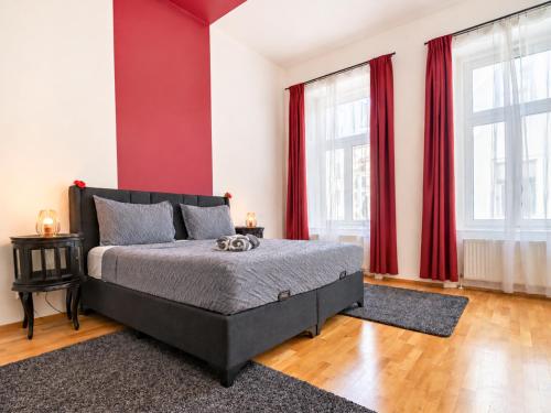 Bright 2BR Apartment for 6 near City Center & Metro U2