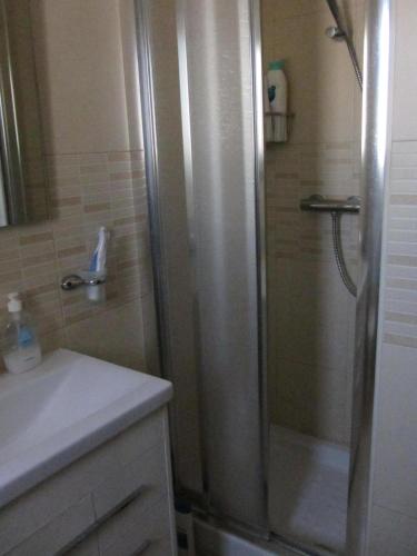 Apartment Two large beds Beach 300 mts AC