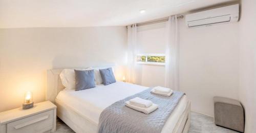 The Shoreline Villa Spacious 4BDR in Caparica