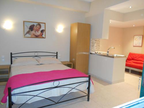 Gallery image of Zephyros Rooms And Apartments in Drymon