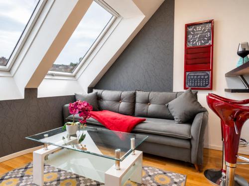 Modern Attic Apartment with Air conditioning near City Center