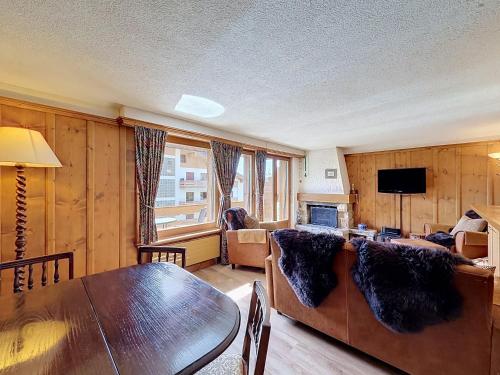Madelia 218 Charming 2 Bedroom Apartment in Verbier with Mountain Views and Fireplace