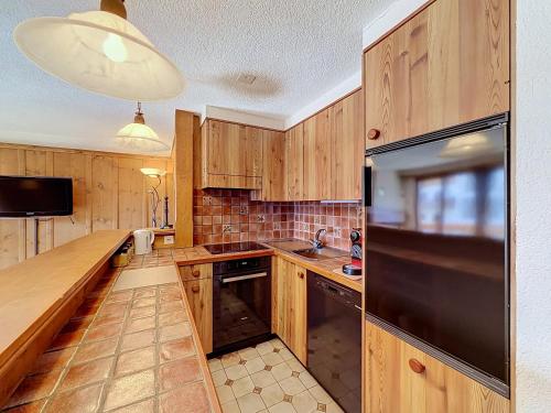 Madelia 218 Charming 2 Bedroom Apartment in Verbier with Mountain Views and Fireplace
