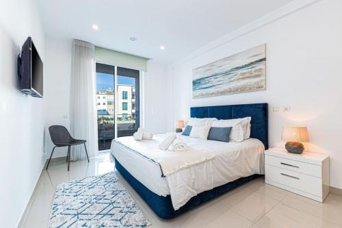 Adega Deluxe | Near Marina, Pool & Parking