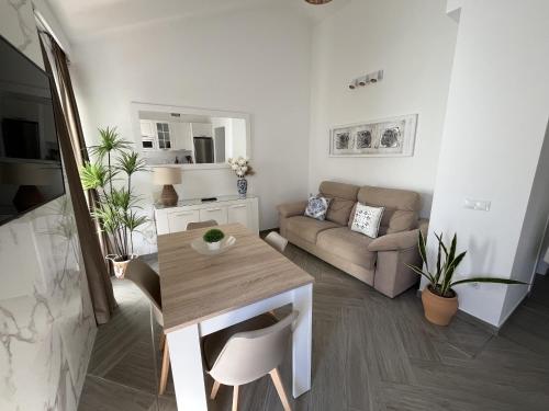 Estepona - Playa - Villa de 2 dormitorios con terrazas al lado del mar AL7