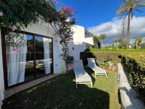Estepona - Playa - Villa de 2 dormitorios con terrazas al lado del mar AL7