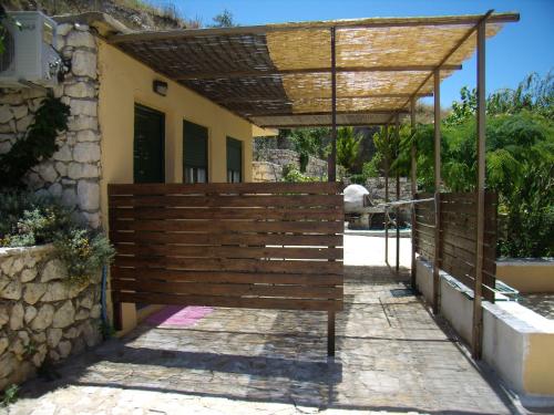 Gallery image of Zephyros Rooms And Apartments in Drymon