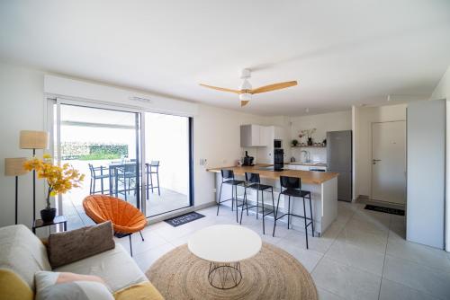 FRGK "BEL AZUR 1 BDR Luxury Sea View Parking AC WIFI HIGH SPEED "
