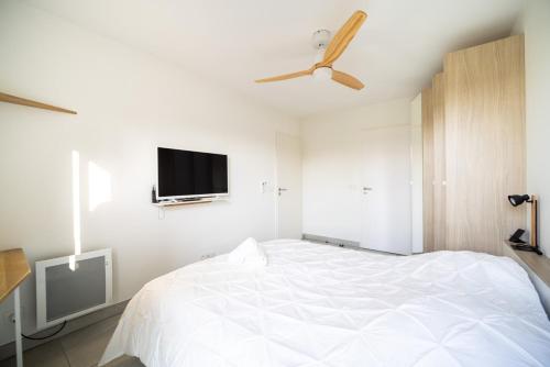 FRGK "BEL AZUR 1 BDR Luxury Sea View Parking AC WIFI HIGH SPEED "