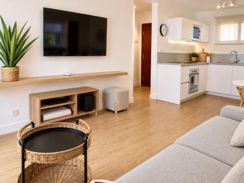 Solarena 28 - Beachside Apartment with Pool & Terrace