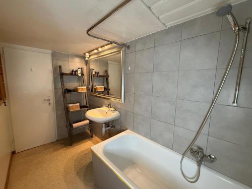 Old Town Oasis with 4 Beds, Balcony & Office