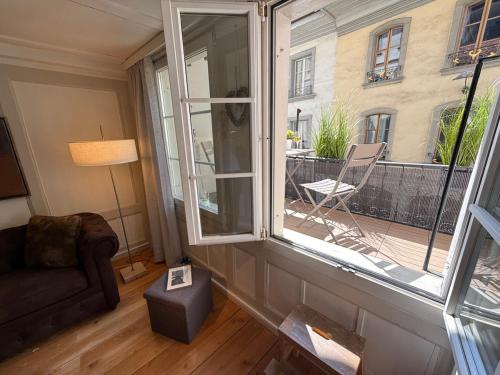 Old Town Oasis with 4 Beds, Balcony & Office