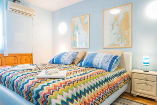 Posteľ alebo postele v izbe v ubytovaní Apartment Alpha and Studio Simba