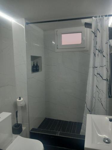 Katerina family holiday house by the airport