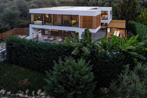 La Fortuna Villa - Award Winning Luxury Villa Close to Corfu Town