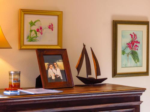 a table with a picture and a sailboat on it at Topanga Canyon Inn Bed and Breakfast in Topanga
