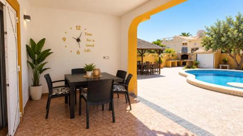 Agradable villa con piscina
