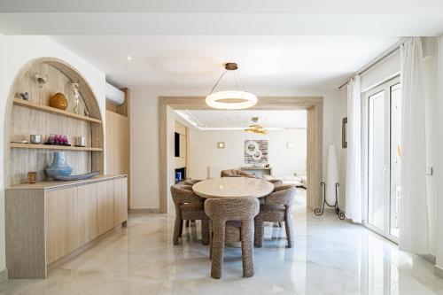 11 GRIMP - Stunning 8-bedroom villa pool and private tennis