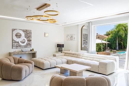 11 GRIMP - Stunning 8-bedroom villa pool and private tennis