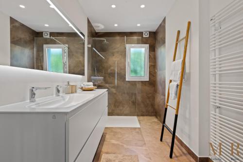 Beachfront Villa Casa Blanca Ref #31