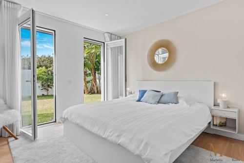 Beachfront Villa Casa Blanca Ref #31