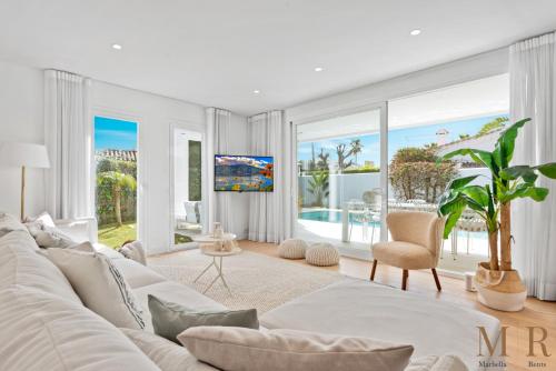 Beachfront Villa Casa Blanca Ref #31