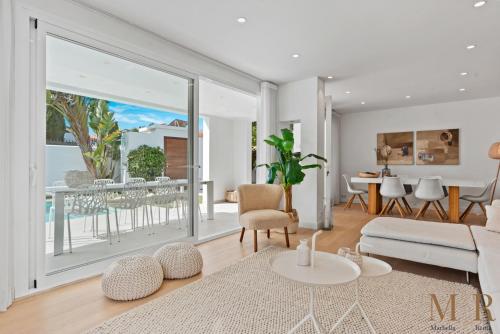 Beachfront Villa Casa Blanca Ref #31