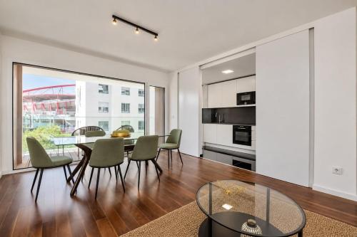 Lisbon Pool & Gym Apartment