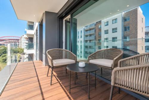 Lisbon Pool & Gym Apartment