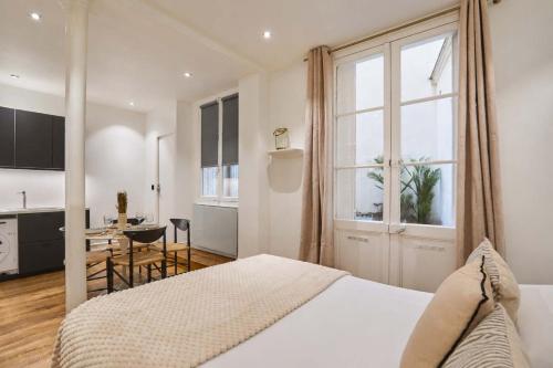 Charming Apartment Champs Elysees Montaigne