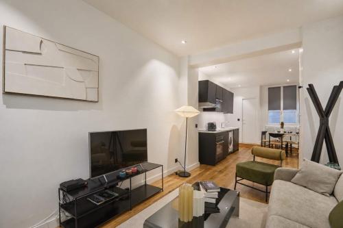 Charming Apartment Champs Elysees Montaigne
