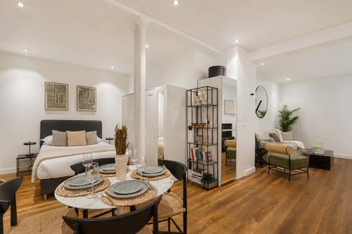 Charming Apartment Champs Elysees Montaigne